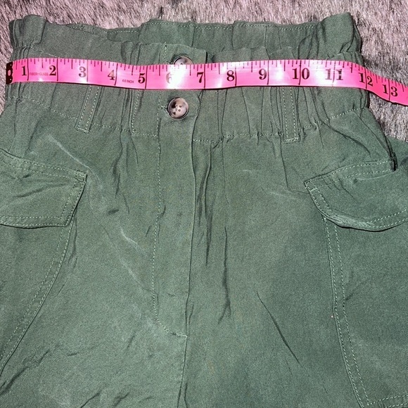 H&M high waisted paperback green shorts Sz 6 - Picture 3 of 9